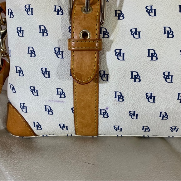 Dooney & Bourke White Leather Domed Satchel Bag - Picture 3 of 15